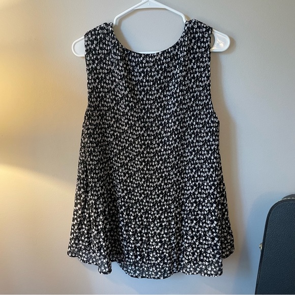 Women’s Pleione Black Pleated Chiffon Top with White Floral Pattern size M - Picture 2 of 7